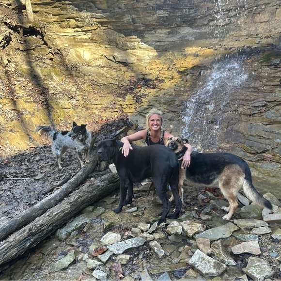 Meet your Posher, Kate - Picture 3 of 3